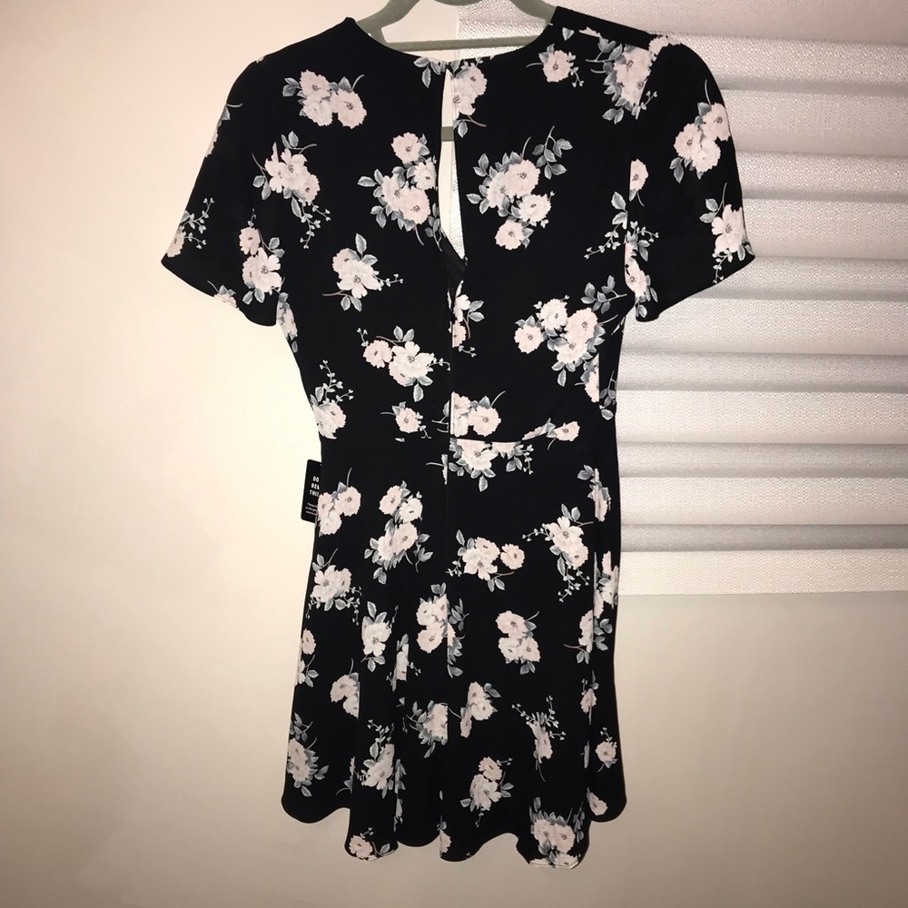 NWT black floral short sleeve dresss